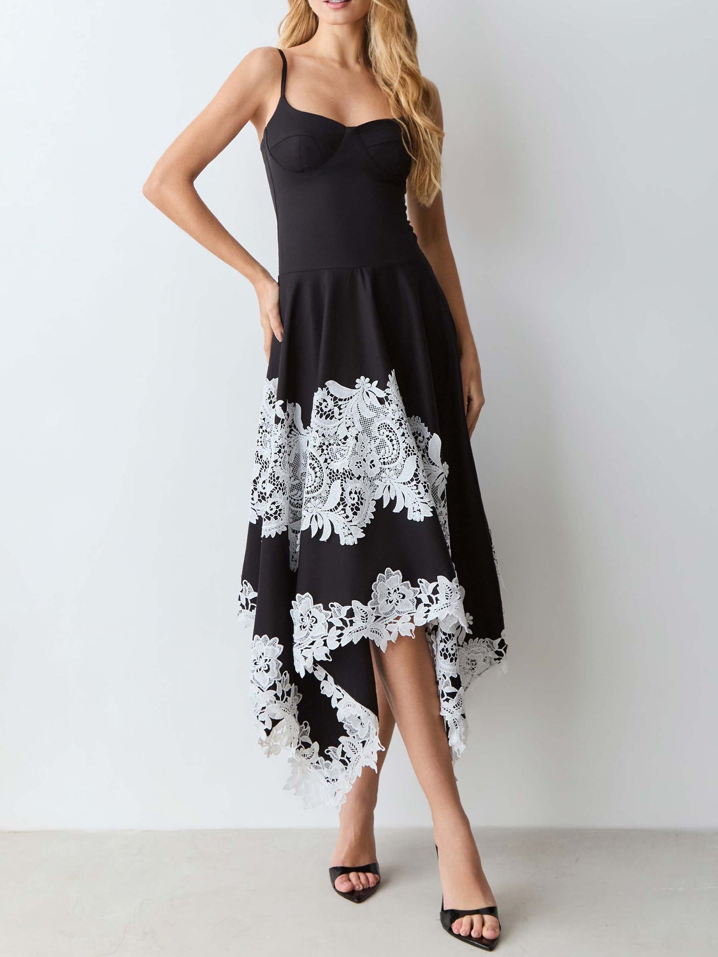 Elegant Lace Appliqué Spaghetti Strap Maxi Dress