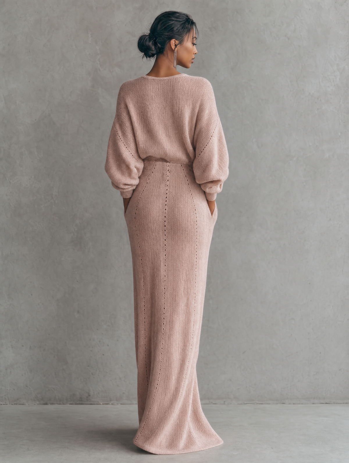 Minimalist V-neck knitted maxi dress